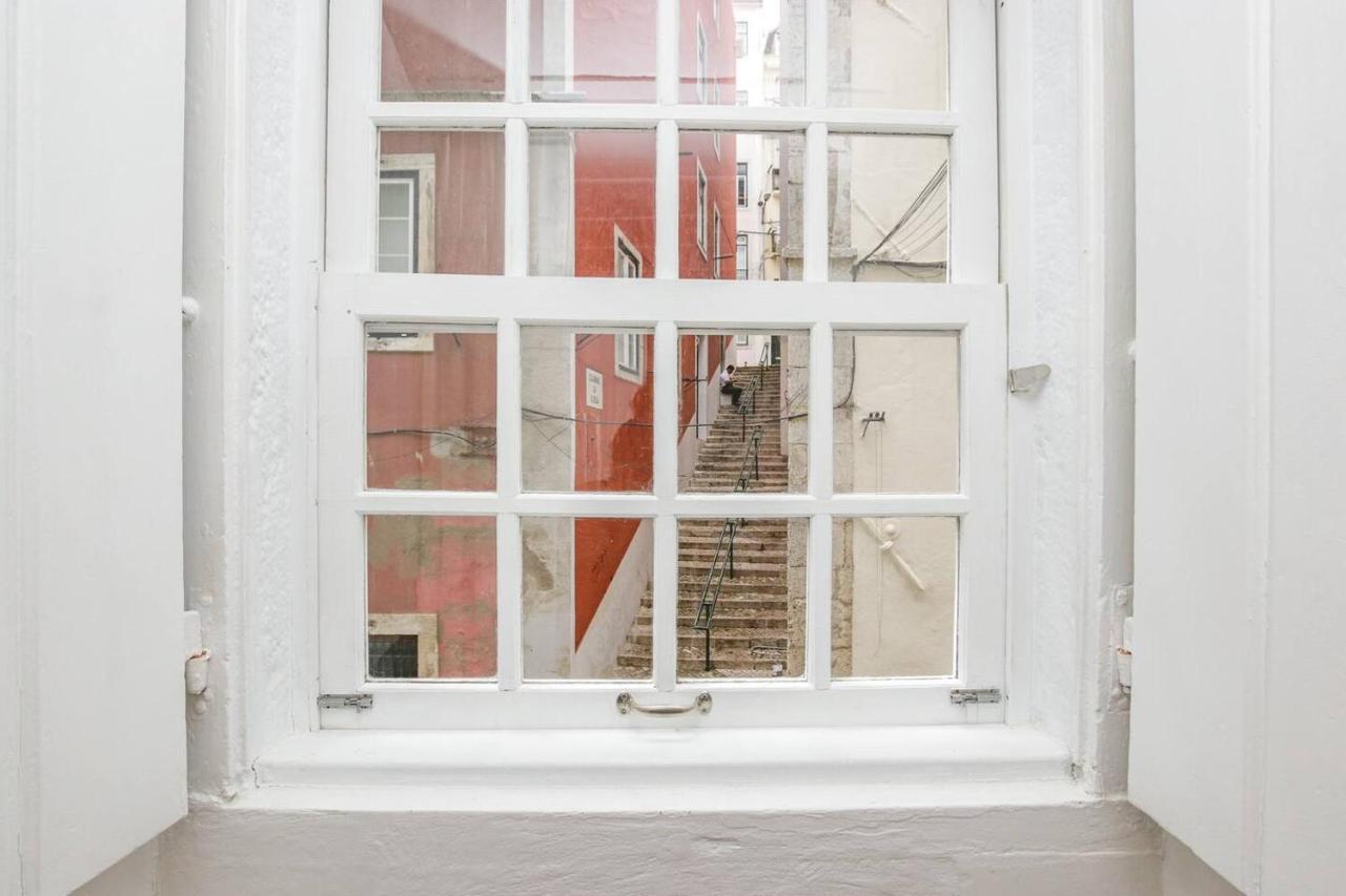 Golden Cage Chiado - Charm Historic And Cozy Apartment Lisbon Exterior photo
