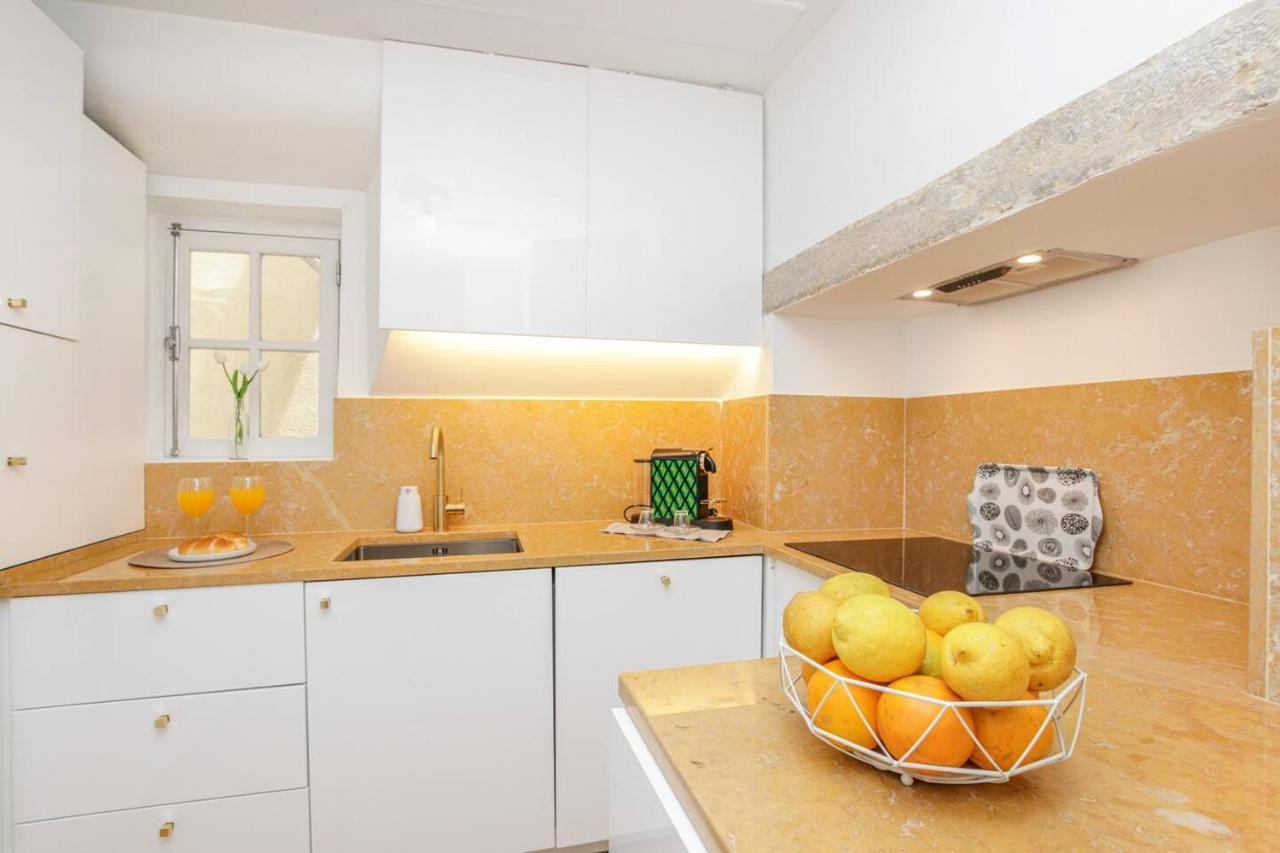 Golden Cage Chiado - Charm Historic And Cozy Apartment Lisbon Exterior photo